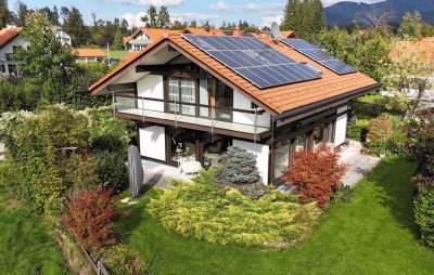 Lichtdurchflutetes und energieeffizientes Einfamilienhaus mit traumhaftem Bergblick