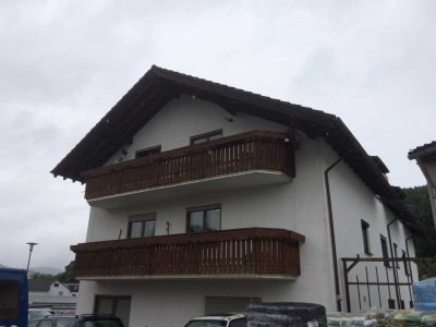 Günstige, vollständig renovierte 3-Zimmer-Wohnung mit Balkon in Haiger