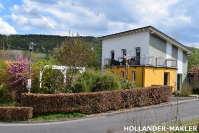 Modernes, energieeffizientes Einfamilienhaus mit freiem Blick in Briedel
