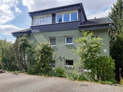 2-Zi. Whg, eigener großer Garten mit Terrasse, ruhige Lage, verkehrsgünstig und naturnah.