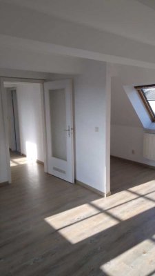✨ Moderne 2-Zimmer-Dachgeschosswohnung in saniertem Denkmalobjekt – Am Brühl 8, Oschatz ✨
