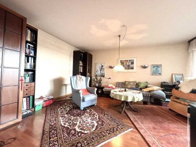 Gut geschnittene 3- Zimmer Wohnung mit Balkon !