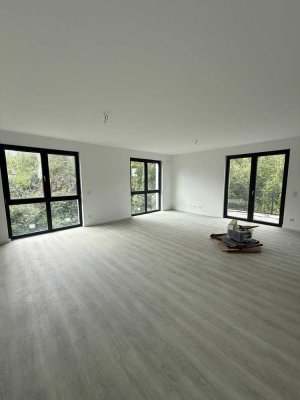Neubau Wohnung mit großem Balkon in ruhiger Lage