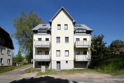 WOHNUNG MIT EINBAUKÜCHE & STELLPLATZ IN RUHIGER LAGE!