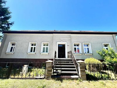 Mehrfamilienhaus mit 4 Wohneinheiten und Nebengebäuden auf 8.000 m² Grundstück
