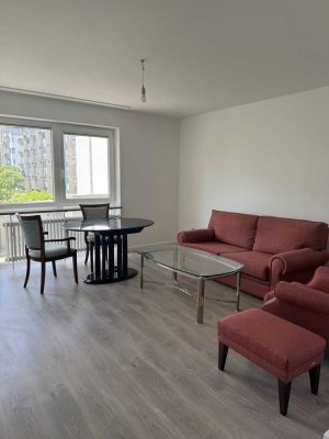 Moderne möblierte 3-Zimmer-Wohnung mit Balkon