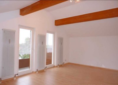 Helle 1-Zimmer-Wohnung mit Balkon, EBK und TG in Poing