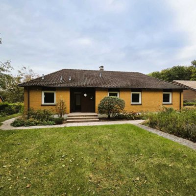 Großes Einfamilienhaus mit Garten und Garage, strandnah