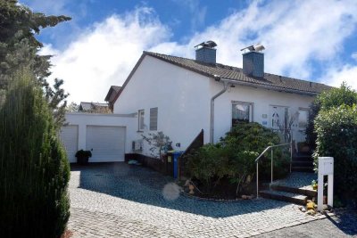 **RESERVIERT** Top gepflegtes Haus mit idyllisch angelegter Gartenlandschaft