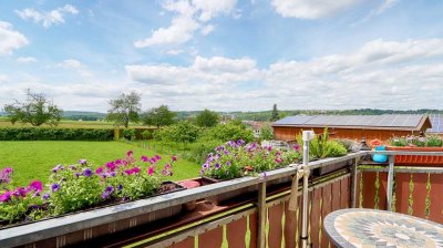 ***Provisionsfrei*** Tolle Aussicht! Gepflegte 3-Zi.-Wohnung plus Dachgeschoss-Studio zum Wohlfühlen