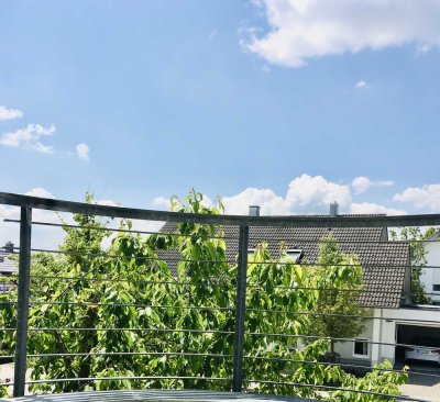 Wunderschöne, sonnige und ruhige 3,5-Zi.-Mietwohnung mit EBK,im 1.OG in begehrter Wohnlage von VS-S.