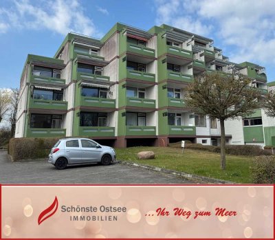 sonniger Panoramablick bis zum Meer