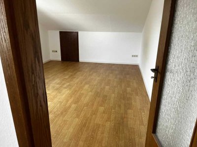 Dachgeschosswohnung ab sofort verfügbar