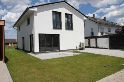 Erstbezug: Exklusives Neubau-Einfamilienhaus mit zukunftsweisender Ausstattung