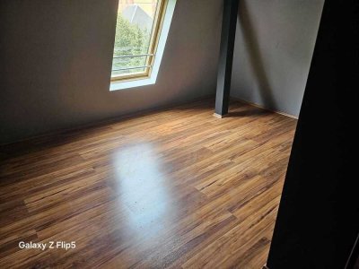 kleine 3 Raumwohnung im Dachgeschoss inkl. Einbauküche