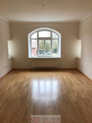 Klassisch & hell – charmante 3-Zimmer-Wohnung mit zwei Stellplätzen in ruhiger Lage!