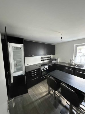 Exklusive möblierte2,5-Zimmer-Wohnung mit gehobener Innenausstattung mit Balkon und EBK in Böblingen