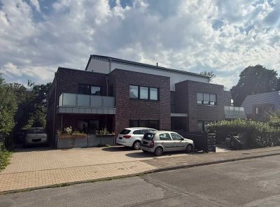 Neuwertige 3-Zimmer-Wohnung im Erdgeschoss mit Terrasse und privatem Garten