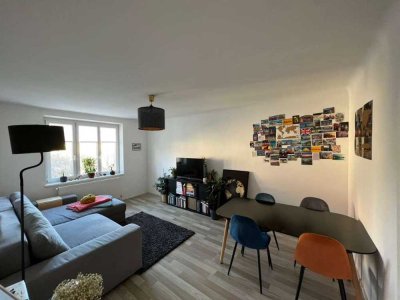 Freundliche und vollständig renovierte 2-Raum-Wohnung mit Einbauküche in Eggenfelden