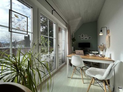 1 1/2 Zimmer im DG mit Balkon, EBK und Blick