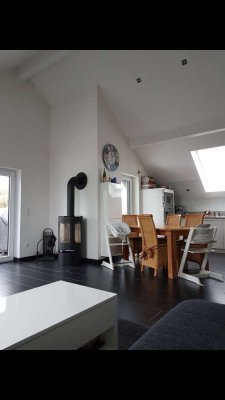 Geschmackvolle Wohnung mit Balkon, Einbauküche und Kamin in Königswinter