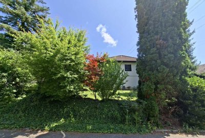 Ein Zuhause mit Charme und Potenzial. Großzügiges Einfamilienhaus mit Einliegerwhg.  u. Garten