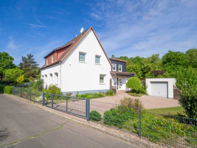 Schöne und modernisierte Doppelhaushälfte mit Garage und großem Grundstück in Uelzen