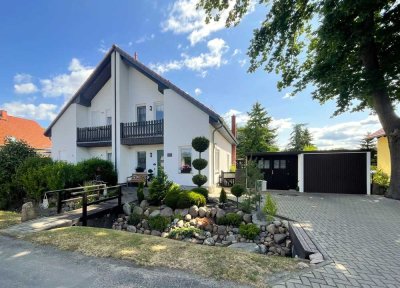 Ihr Rückzugsort zum Wohlfühlen: Gepflegte Doppelhaushälfte mit Garage, Gartenidylle & Pool