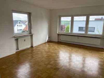 Helle 3-Zimmer-Altbauwohnung mit Südbalkon in kleiner Wohnanlage