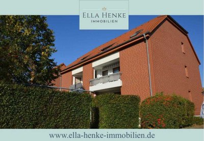 Schöne, gepflegte 3-Raum-Wohnung mit Sonnenbalkon, Einbauküche + Carport.
