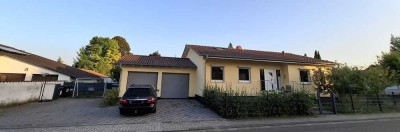 Geräumiges Einfamilienhaus mit Garten und Doppelgarage in Hochstadt zu verkaufen