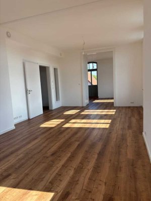 Neubau mit Altbau-Charme: helle 3-Zi Wohnung in Holle mit Balkon