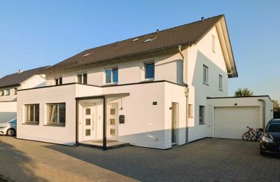 Exklusive Doppelhaushälfte mit Sauna, 218 m² Wohnfläche und Appartement