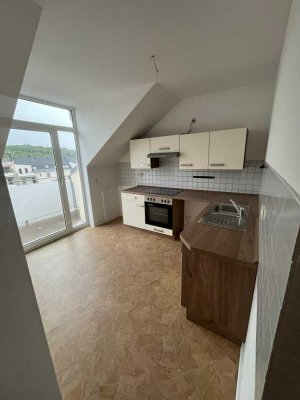 Toller Balkon an der Küche - EBK - Tageslichtbad mit Badewanne