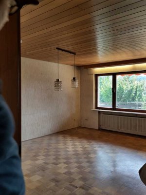 Geräumiges, 8-Zimmer-Mehrgenarationen-Haus in Nieder-Ramstadt mit separater Einliegerwohnung