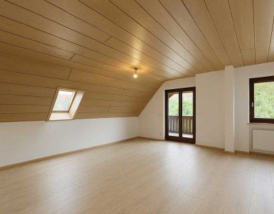 Vor den Toren Münchens: Frisch sanierte 3-Zimmer Wohnung mit großem West-Balkon und viel Stauraum