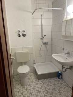 Zentrale 1-Zimmer-Wohnung mit Balkon und Einbauküche in Neunkirchen