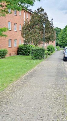 Aufgelockerte Wohnanlage - Balkon, zweckmäßige 2,5 Zimmer Wohnung, als WG vermietet, prov.-frei