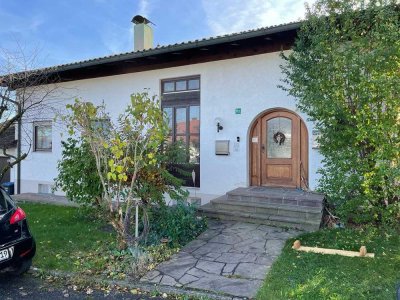 Freundliche 3 Zimmerwohnung mit Balkon und Garagenplatz  in Tattenhausen