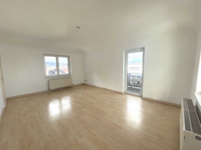 ** Helle Dachgeschosswohnung mit Aussicht **