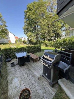 Trudering - Wunderbare 2-Zi.-Gartenwohnung  mit Westterrasse, exklusiver Küche, teilmöbeliert und TG