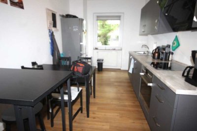 Moderne 3-Zimmer-Wohnung mit Wohnküche und Loggia in Düsseldorf-Golzheim