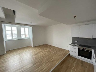Kurzfristig beziehbar - Großzügige 2-Zimmer Wohnung, Einbauküche,  Tiefgarage
