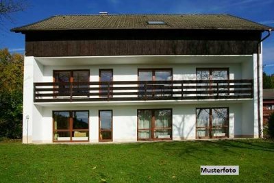 2-Familienhaus mit Garage - provisionsfrei