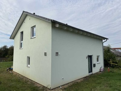 Neuwertiges Einfamilienhaus mit Top-Energieeffizienz & große Grundstück!