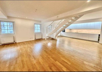 Renovierte Dachgeschosswohnung im Herzen des 9. Bezirks - PROVISIONSFREI !!