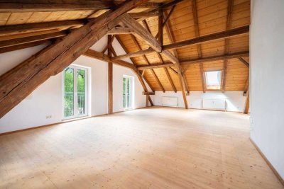 Großzügige charmante 3-Zimmer Dachgeschoss-Wohnung in Schwindkirchen