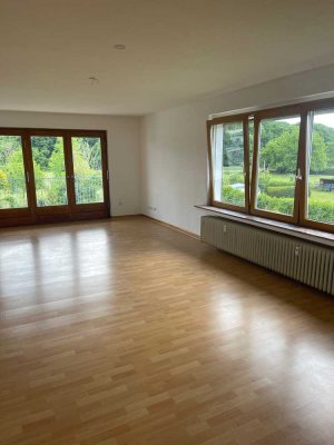 Schöne 5-Raum Altbauwohnung in Langenfeld zu vermieten.