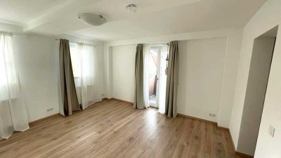 Kernsanierte 3-Zimmer- Wohnung mit Balkon und Einbauküche in Versbach