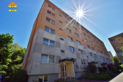 Wohnen in 09122 Chemnitz: 3 Zimmer, Balkon & Einbauküche!